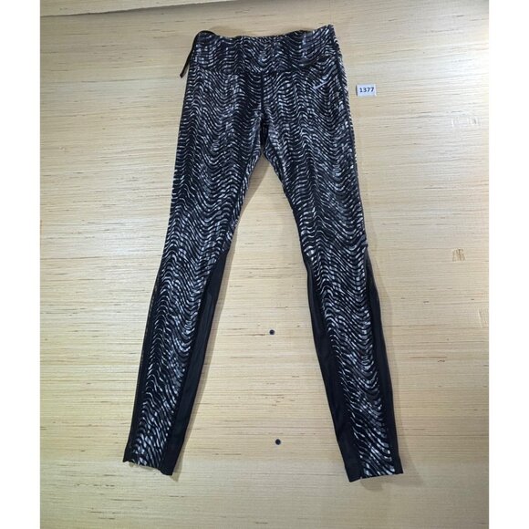 Nike women's size Medium Dri-fit leggings with drawstring and small pocket in th - Picture 6 of 14